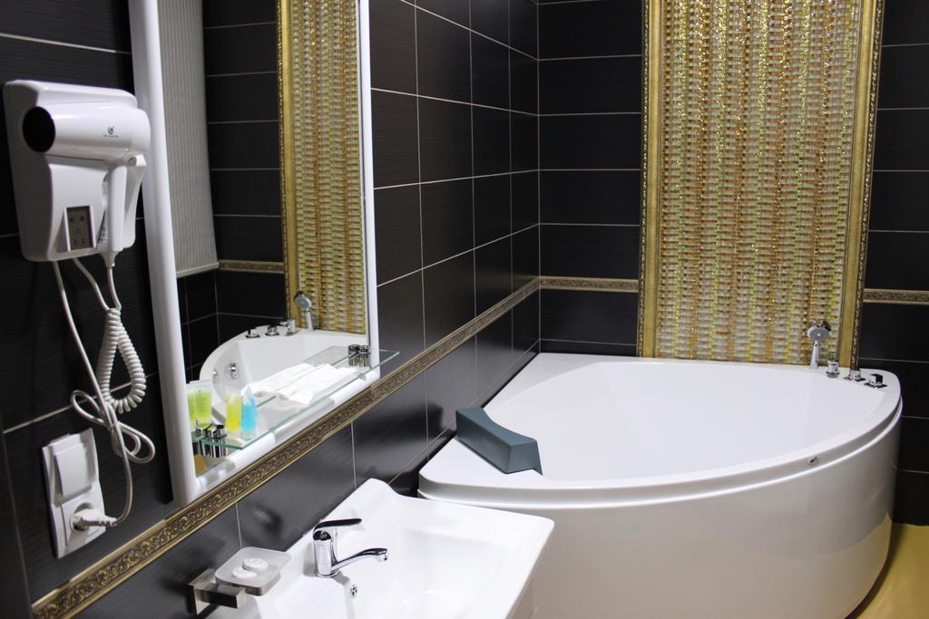 Astor Hotel & Spa Bishkek Ngoại thất bức ảnh